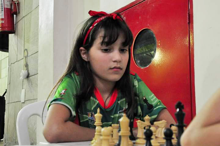 Aos 9 anos, aluna da rede pública já é tricampeã paulista e campeã nacional  de xadrez escolar, Santos e Região